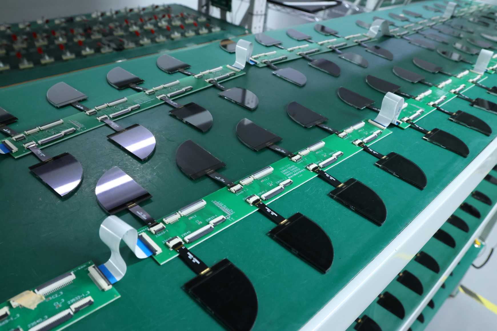 ディスプレイ技術の業界を超えた統合が数千億ドル市場を加速、中国のLCDメーカーはカスタマイズ路線の獲得を競う