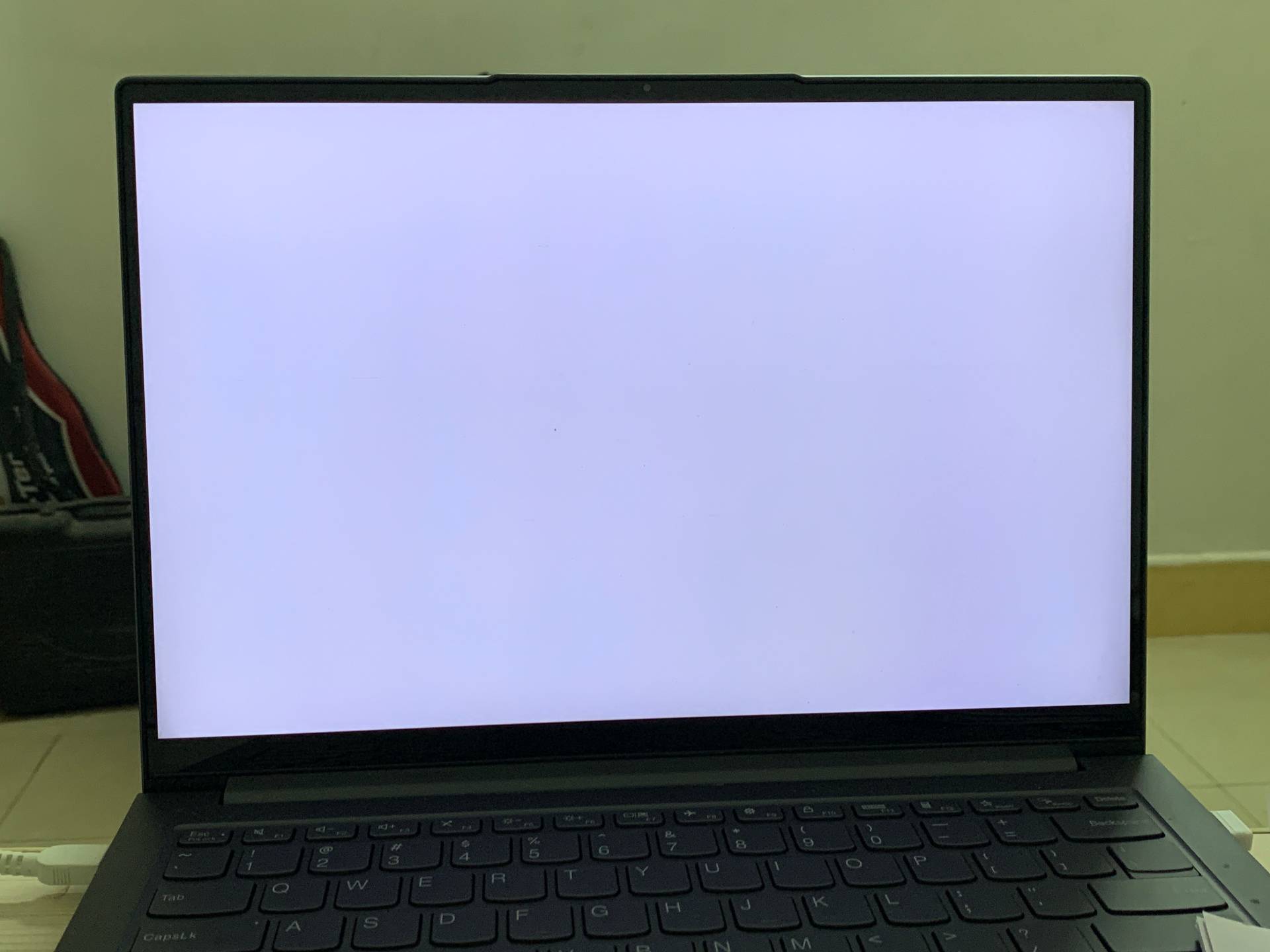 LCD の白い画面のジレンマ? CNK の 3 ステップのトラブルシューティング方法により、効率的な解決が可能になります。